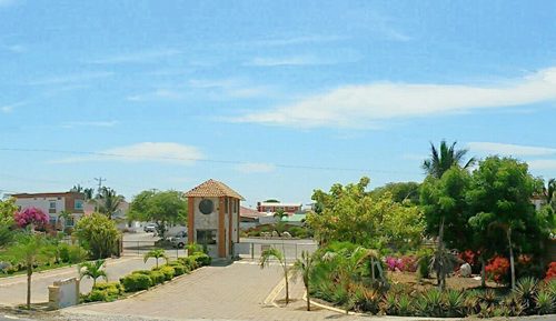 Ingreso privado con garita de control Ingreso privado con garita de control